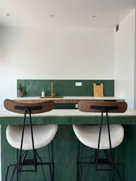 The Calais Marina Green Room - Image 1
