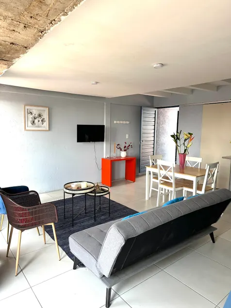 Comfortable and bright apartment - Image 1
