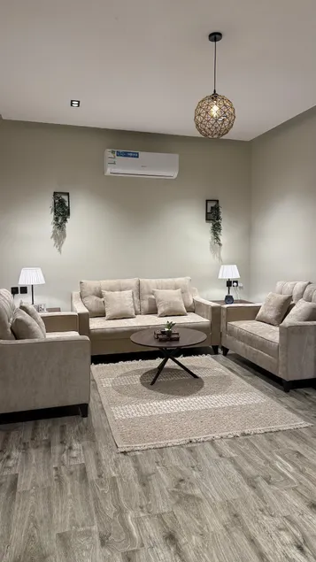 Spacious 2 bedroom apartment with a living room - Image 1