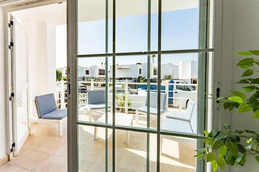 Brigt 2BR Apt. 5' to the beach, AC, SmartTV - Image 1