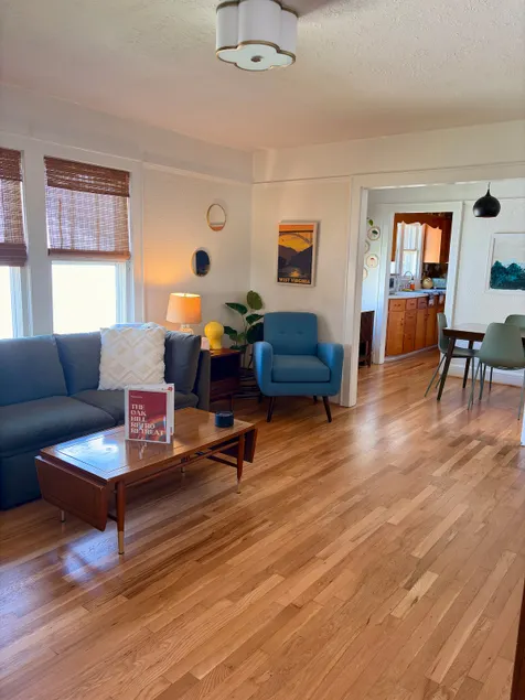 Oak Hill Retro Retreat - Image 1