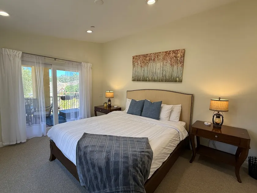 Luxury 4BR Retreat w/ Hot Tub - Image 1