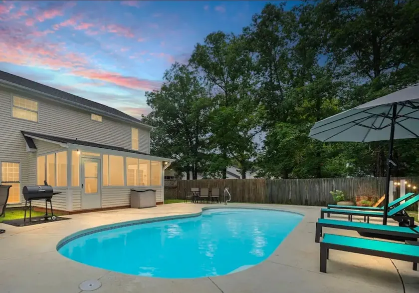 Private Pool and Hot Tub, Screened in Patio House! - Image 1