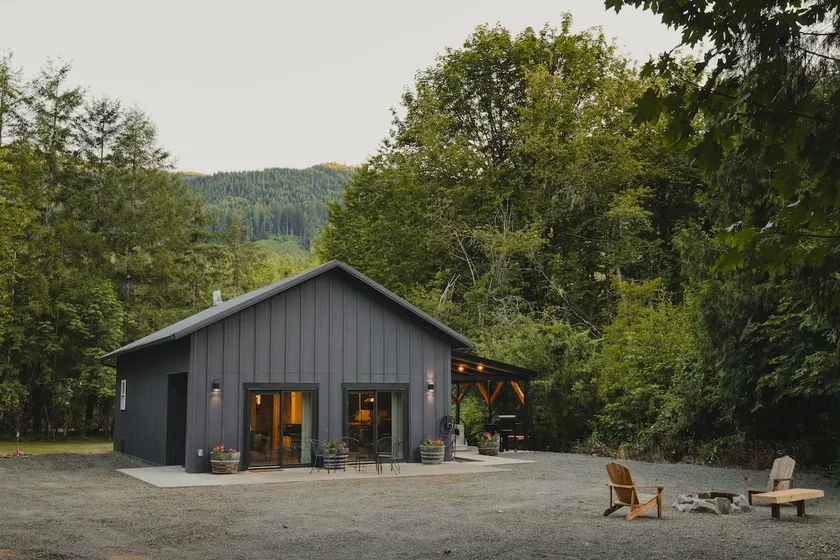 Luxury Barndominium-Hot Tub-Firepit-WIFI-EV-Nature - Image 1