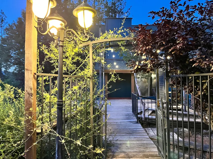 Very private w/ gorgeous views, kid+pet-friendly - Image 1