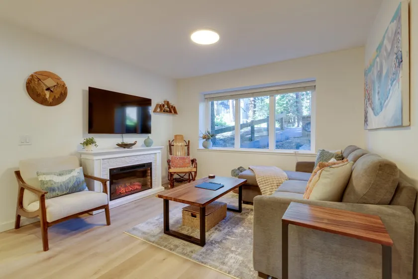Walk to Mammoth Village: Chic Mountain Suite 101 - Image 1