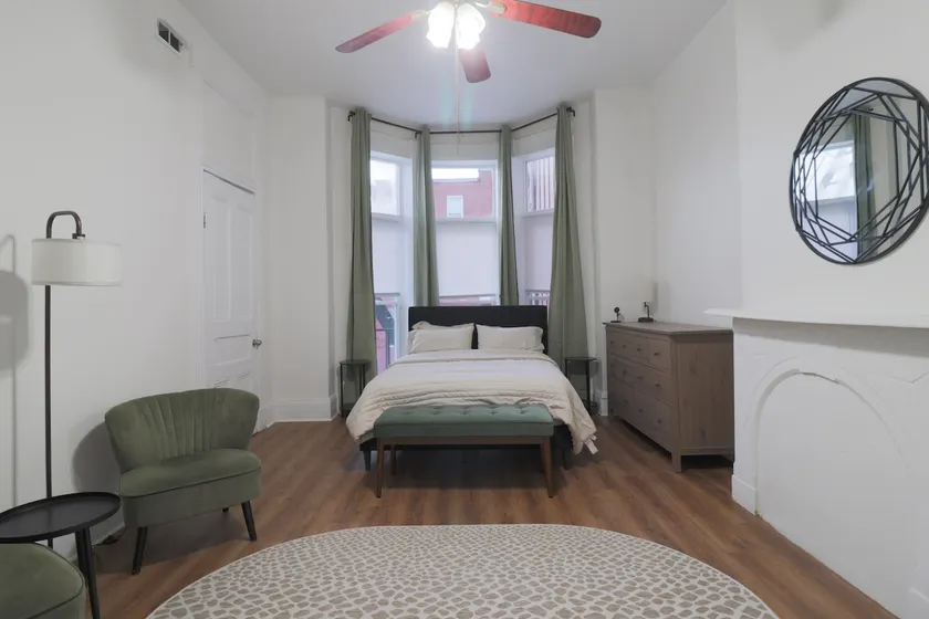 Secure, Entire Apt, 18-ft Ceilings, Workspace - Image 1