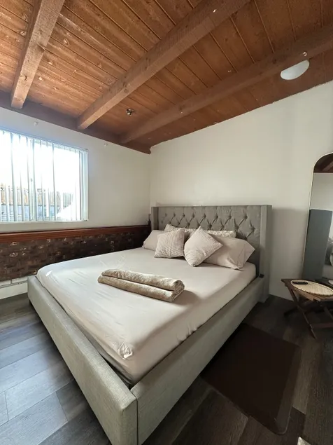 Cozy Apartment • Weekly Stays - Image 1
