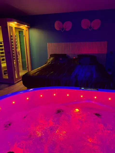 Love room, Le 827 - Image 1