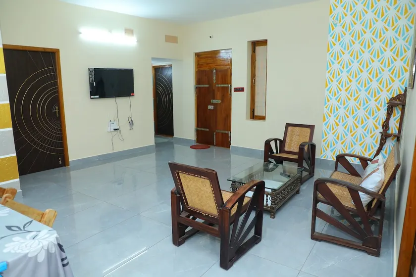 Taj Villa | Spacious 3BHK | White Town & Promenade - Image 1