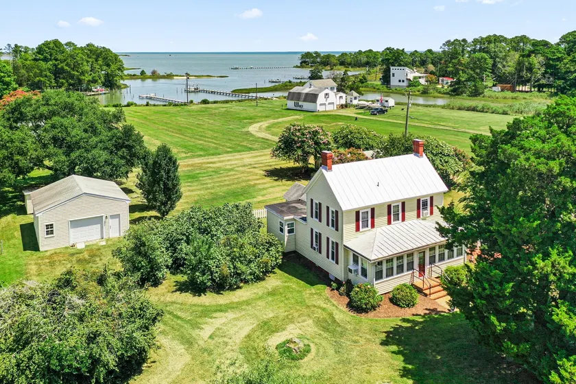 Farmasea: Historic waterfront farmhouse getaway! - Image 1
