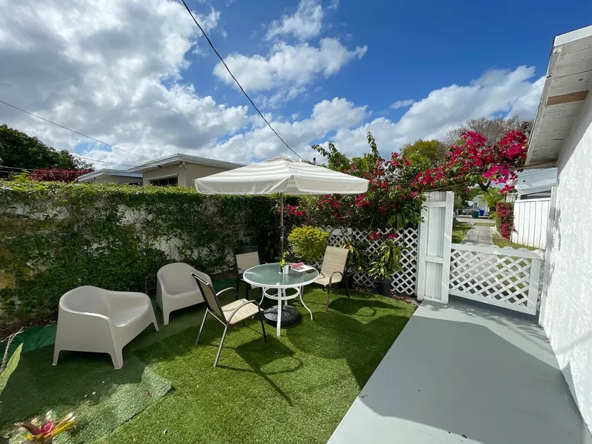 Nice. Private & Central, 1/1 at Miami,Coral Gables - Image 1