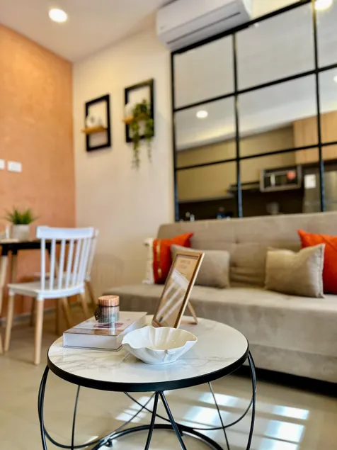 Central and modern apartment with pool - Image 1