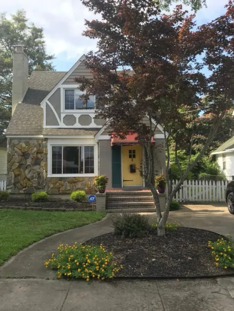 Little Cottage on Church - Image 1