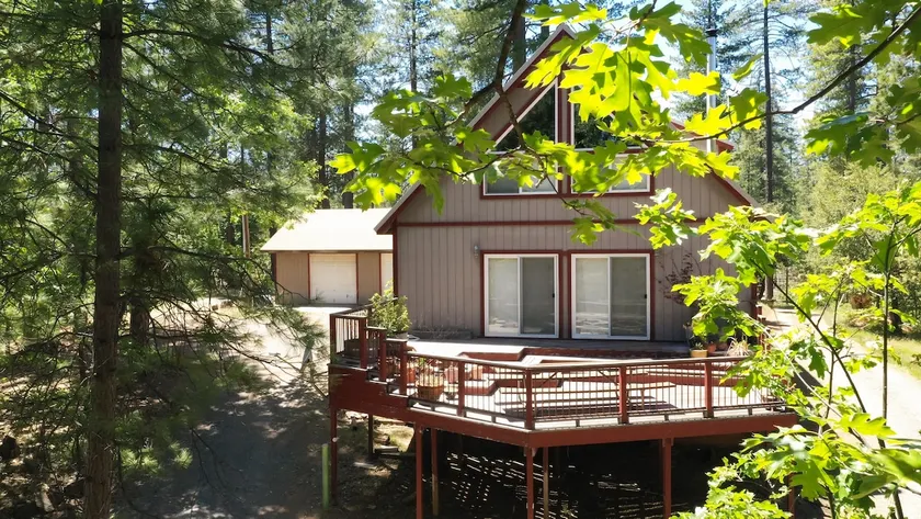 Muir House and Pond - Image 1