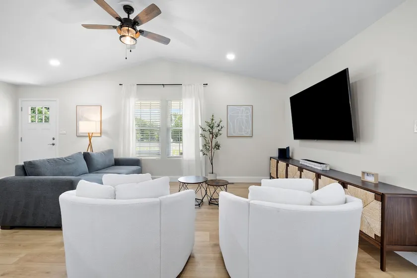 Bright & Airy Haven - Image 1