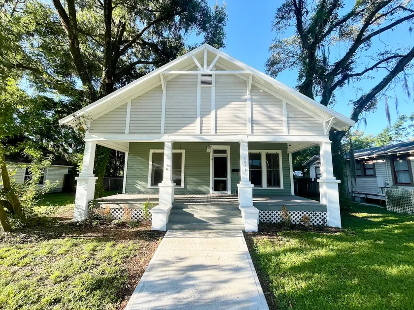 Backstage Bungalow, Sleeps 7, 5 beds, Pet friendly - Image 1