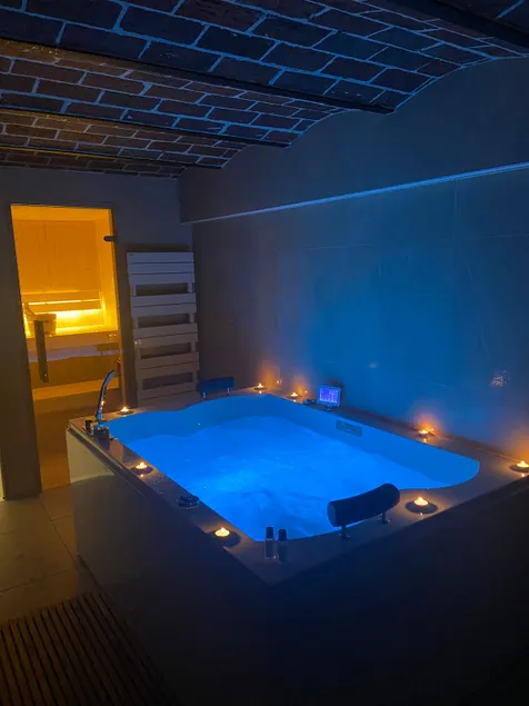 Private Spa Suite near Paris - Image 1