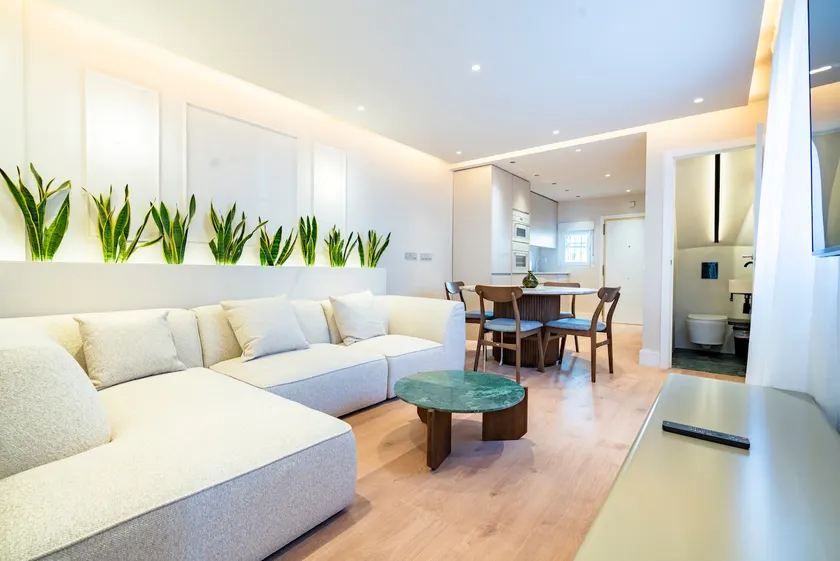 New Luxury House Madrid 4 Bd 4 Bth - Image 1