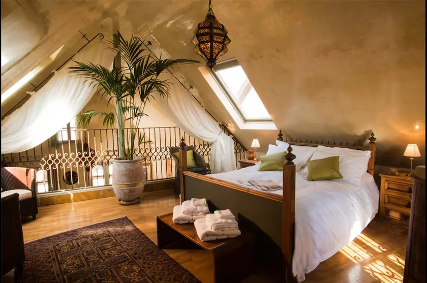 Kazbar Apartment – Luxe Oxford Stay - Image 1