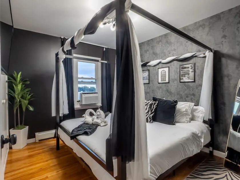Elegant NYC View Stay! Park Free, 6 beds- Sleep 10 - Image 1