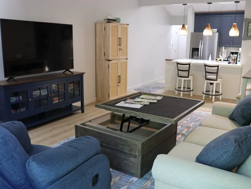 Beautifully Remodeled Lake Condo near Bloomington - Image 1
