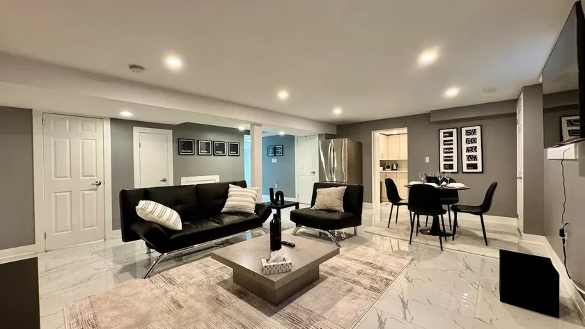 Spacious and Luxurious 2BR Suite with Huge Windows - Image 1