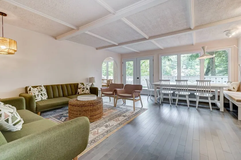Family chalet in Wakefield - Image 1
