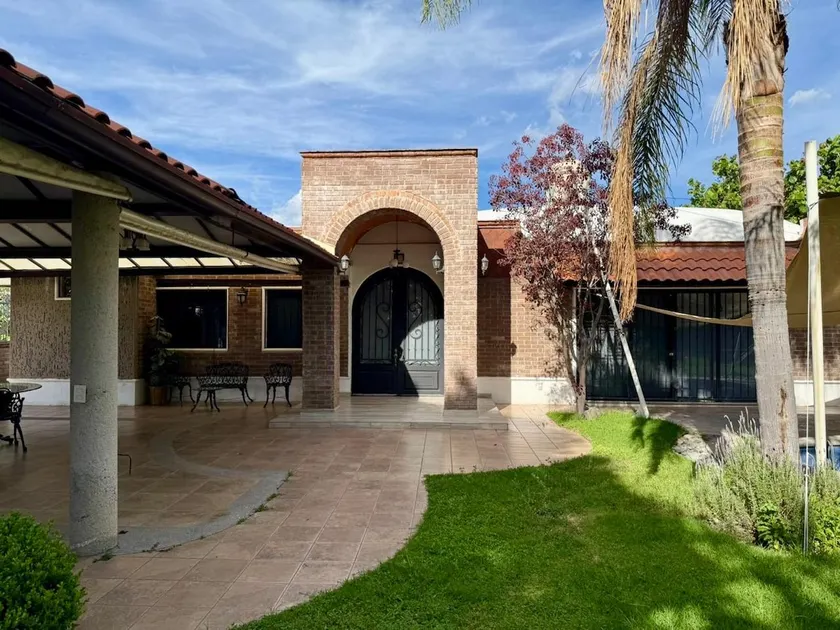 House with Pool and Terrace in Lagos de Moreno - Image 1