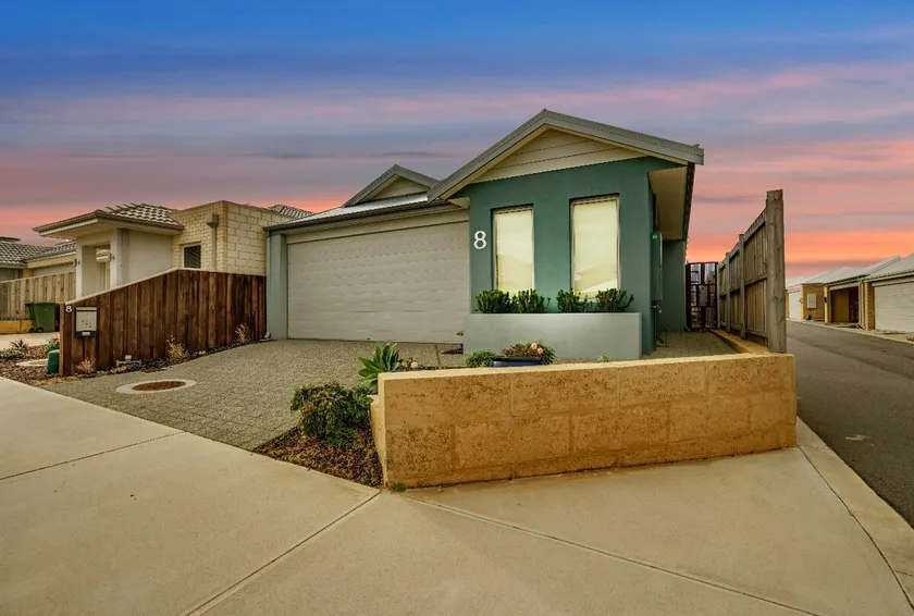Seascape Beach House Retreat - Image 1