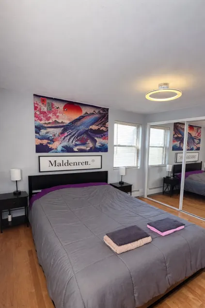 Stylish 1BR apt, 2nd floor, parking, near T - Image 1