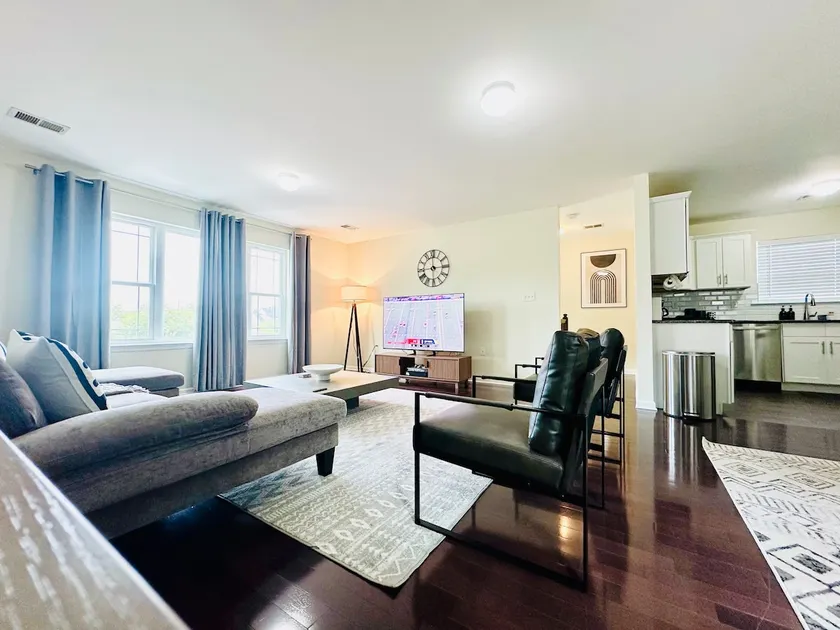 Modern 3-Bedroom Apartment (Free Parking) - Image 1
