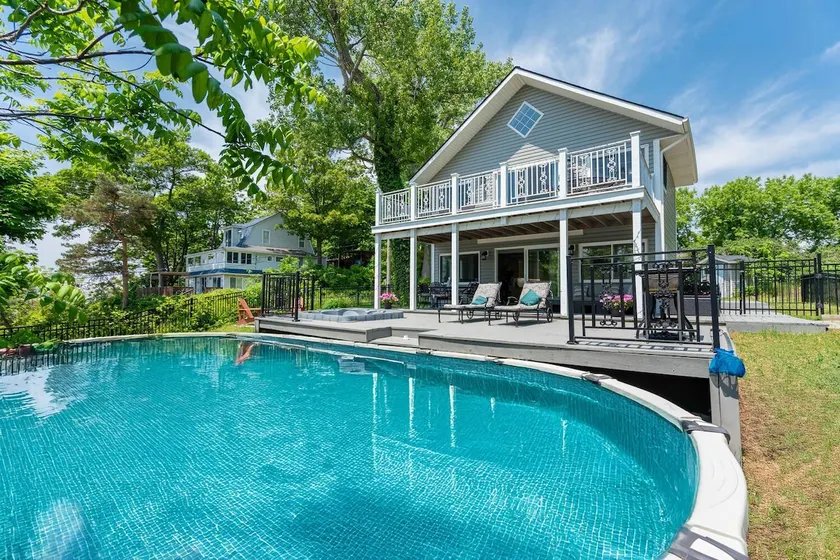Waterfront Cottage w Pool Beach Access - Image 1