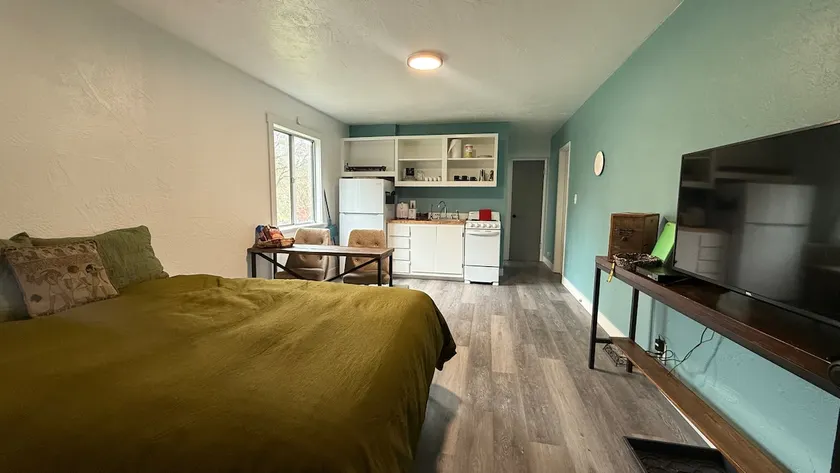 Riverside Studio Retreat - Image 1