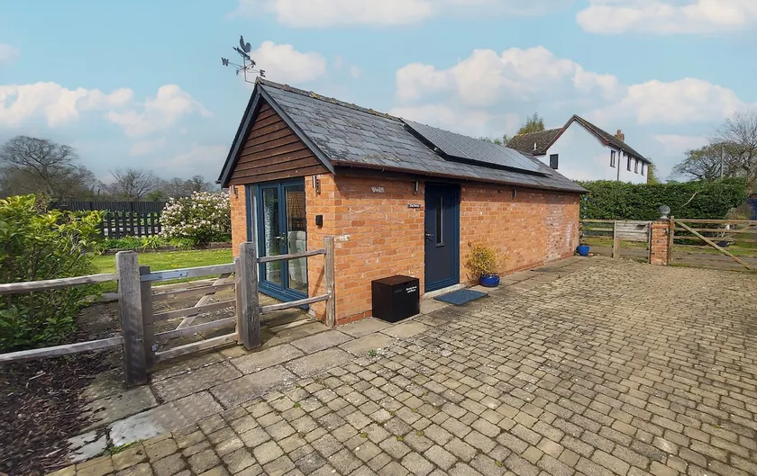 Charming, detached cottage in rural Herefordshire - Image 1