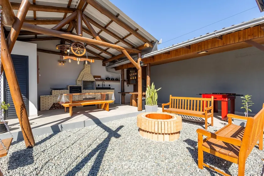 Chalet with balcony minutes from the beach VIL0001 - Image 1