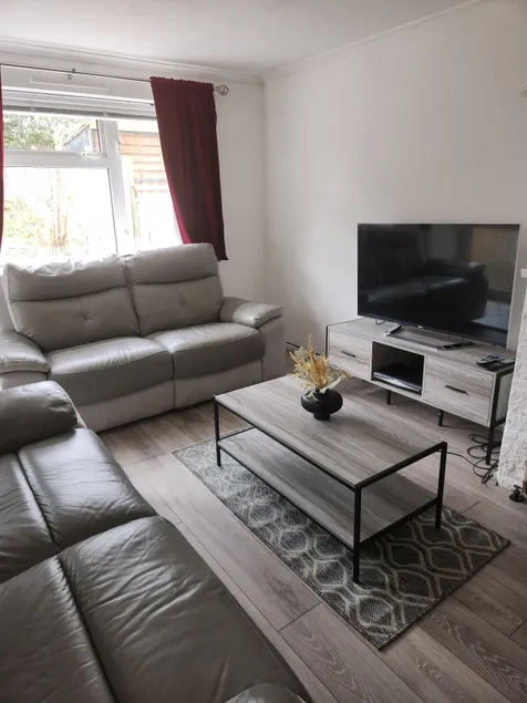 Beautiful two Bedroom house Entire house - Image 1
