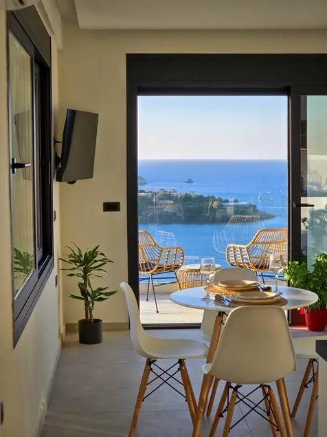 Sea View apt 10 min walk from the beach by Hospi Living 2 - Image 1