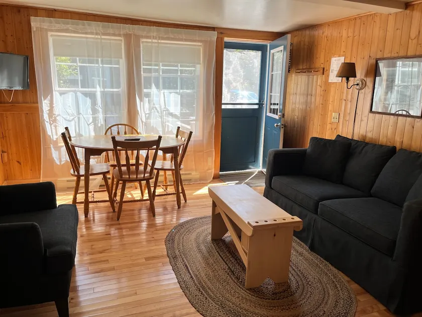 Two-bedroom apartment with oceanview deck - Image 1