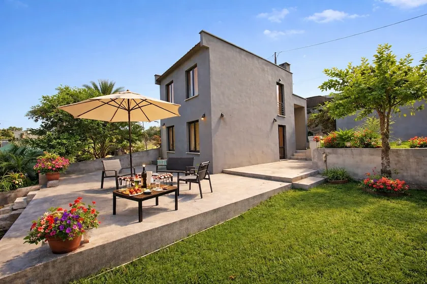 Lisbon Riverview Villa•Full AC•15' to the beach - Image 1