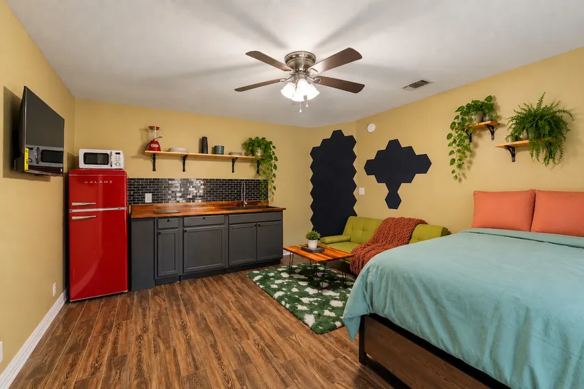 Pet-Friendly Central Hideaway | Private Studio - Image 1