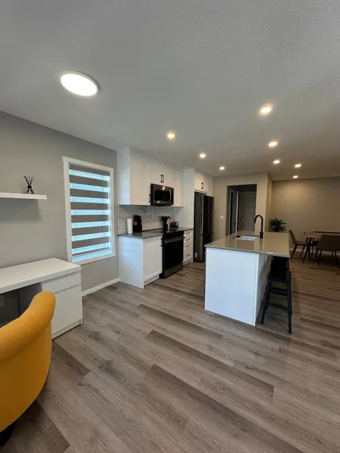 Modern&Stylish-Sleeps 6 | AC | Garage | Nr Airport - Image 1