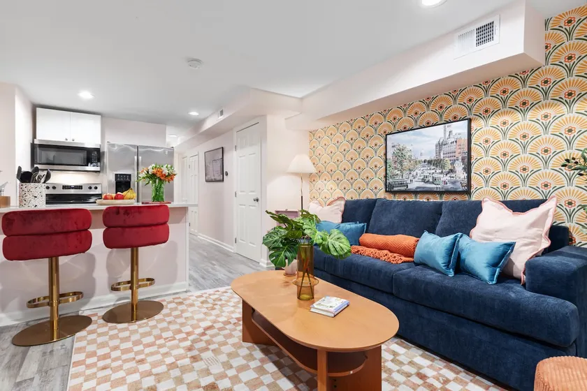 Grand Budapest Quarters. 1BR Home steps from Metro - Image 1
