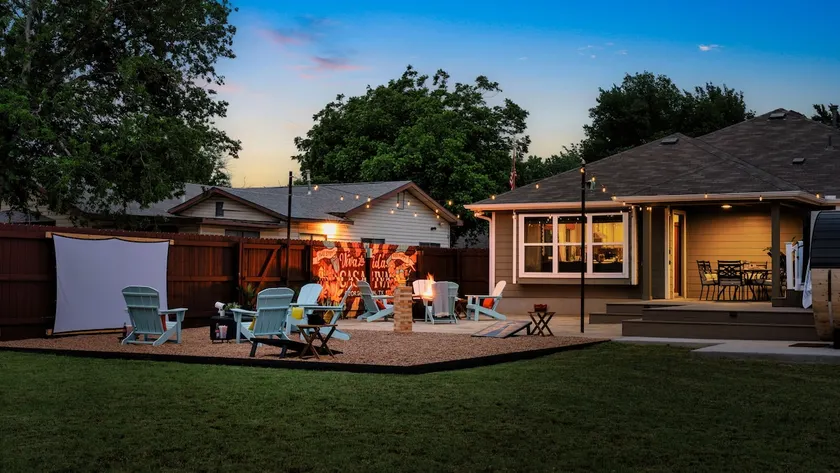 Boutique 4BR Retreat w/Swim Spa • Sauna • Fire Pit - Image 1