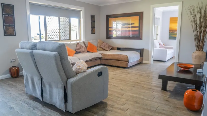 Stays with Ripley 3 min to hospital and beach Pet friendly - Image 1
