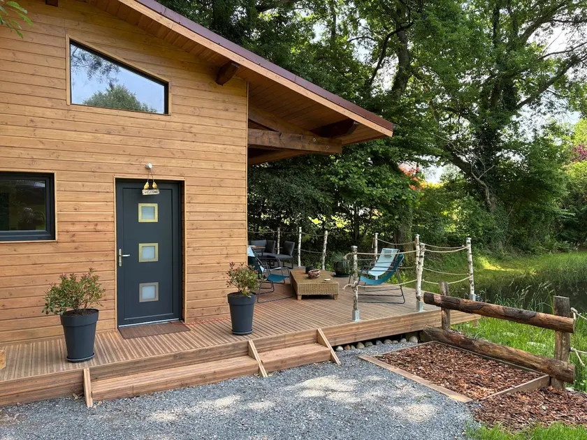 The cabin on the pond - Image 1