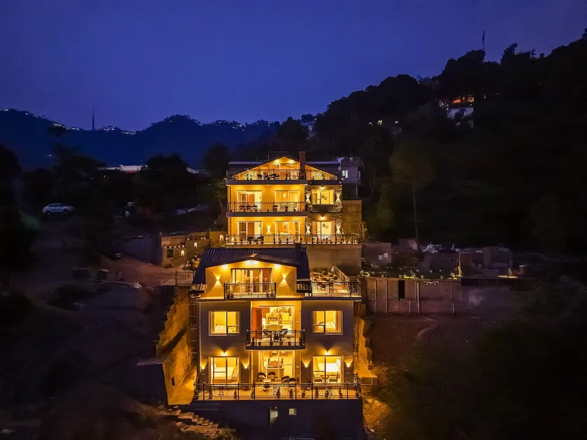 8 bhk Escape W/ Views, Garden, & Outdoor Lounge - Image 1