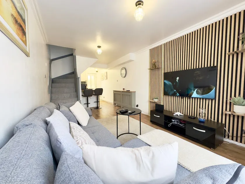 2Bedroom house in Orpington with Garden & parking - Image 1