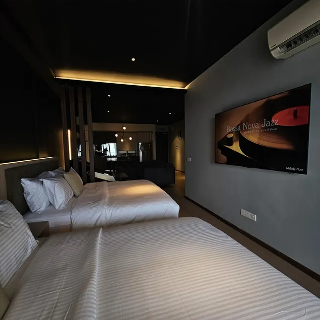 Black Martini Premium Suite - Image 1