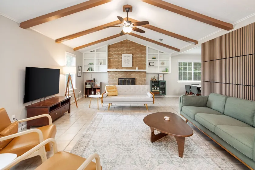 Help your student move, stay in MidCentury comfort - Image 1